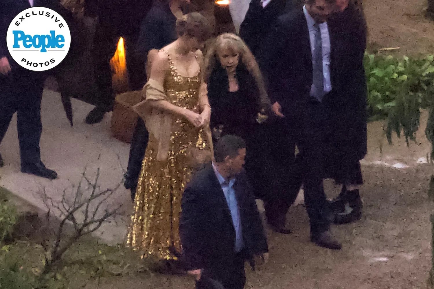 Fans Heavily Criticize Taylor Swift’s Appearance at Este Haim’s New Year’s Eve Wedding, Saying She Looked Jealous and Sad During the Bride’s Moment